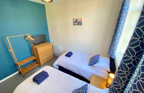 4 Single beds or 2 Doubles - FREE PARKING SPACES - SMART TV's - City Centre Spacious flat - Photo 10
