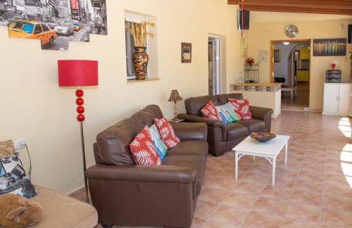 Casa Ana - delightful semi-detached villa with large swimming pool, tennis court and huge gardens plus Free wifi - Foto 6