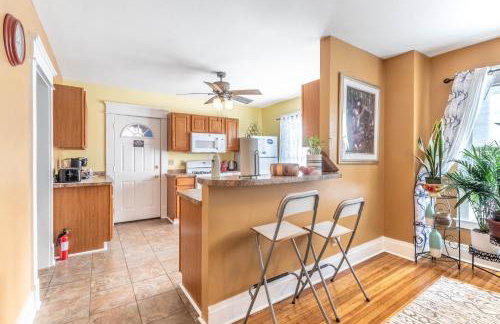 The Paradise House steps from the Heart of Hertel - Foto 9