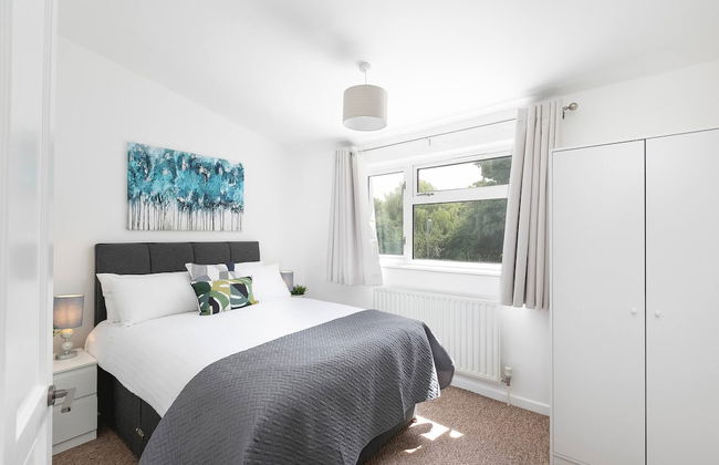 Skyvillion - Lush 2 Bed Hydean Way House & Garden - Foto 3