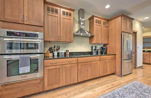 Nekoosa Golf Course Retreat with Hot Tub! - Foto 6