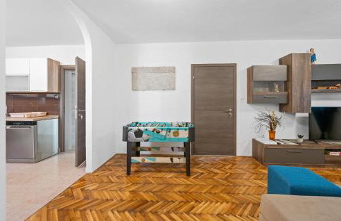 Awesome Home In Tinj With Jacuzzi - Photo 28