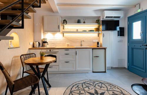 Mosaic Luxury Home - Photo 30