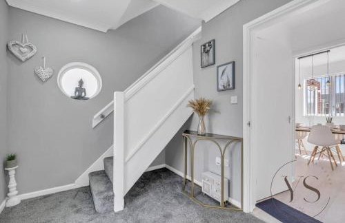 Modern 3BR Home in 9 Anson Rd Near Sandwell Hospital with Garden and Free Parking - Foto 39