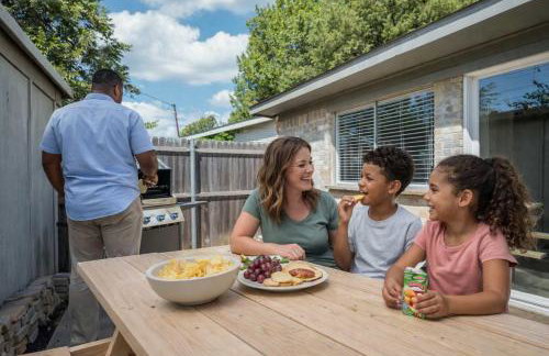 Stunning 4BR 2BA Hot Tub Cozy Holiday Home in Plano - Foto 29