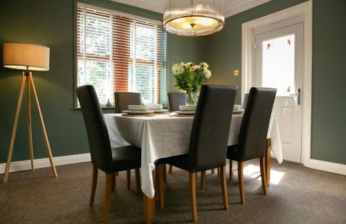 4 Bed House Sleeps 9 - Parking Garden Bbq Wifi - Foto 33