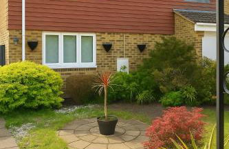 Modern 3 Bedroom Home, Free Parking, Garden, Sleeps 7 - Photo 7