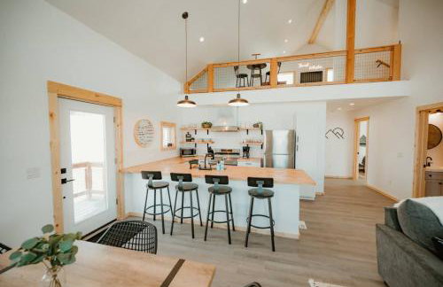 New Cabin Pet Friendly With A Game Room And King Beds - Foto 41