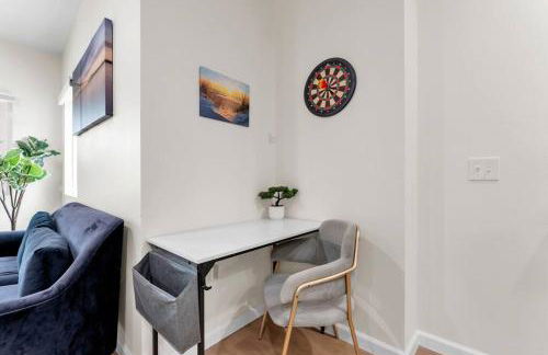 Urban Retreat Fun Relax Self Check-In Hot Tub Foosball Fire Pit Cornhole - Photo 32