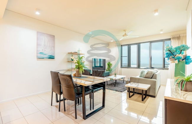 Waterfront Retreat Ocean Views Pool Balcony - Photo 1