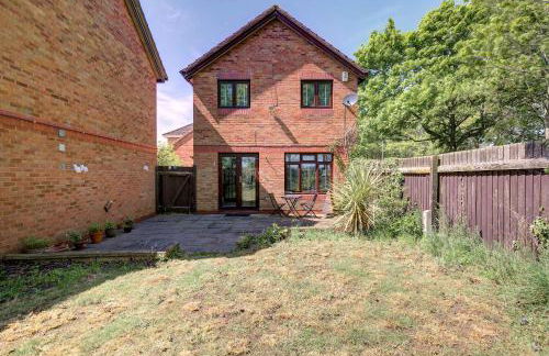 Spacious & Bright 3 Bedroom House in Peterborough - Foto 10