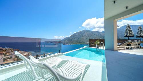 Sun Bliss Villa, wrapped in blue - Photo 1