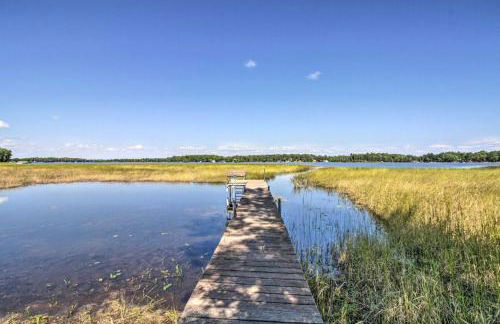 Lakefront Retreat with Dock and Game Room and Deck - Foto 38