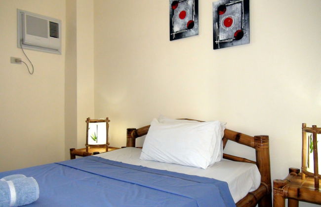 Squares Cafe and Apartments - Foto 13