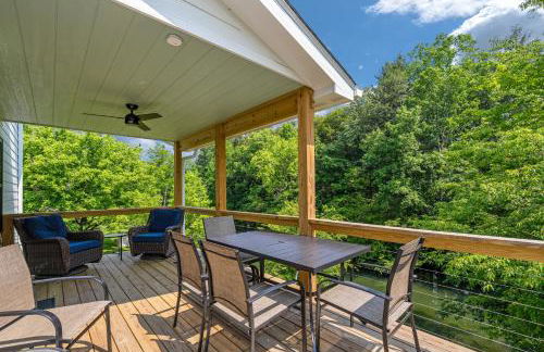 New Riverfront Home with Mtn Views - Foto 19