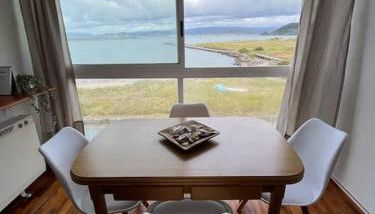 Piso primera línea de playa y vistas al mar en Cariño - Foto 2