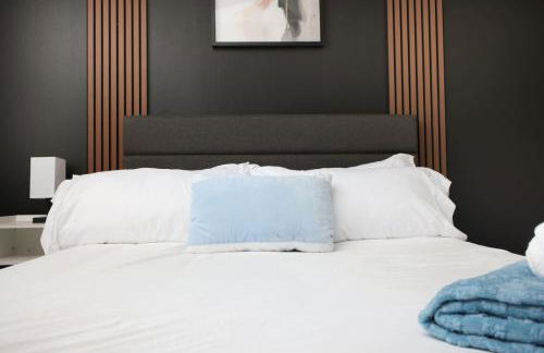 2BR Escape w Parking&Pool, Near Rvrwlk & Conv Ctr - Foto 61