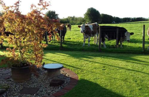 Courtyard Cottage - Photo 33