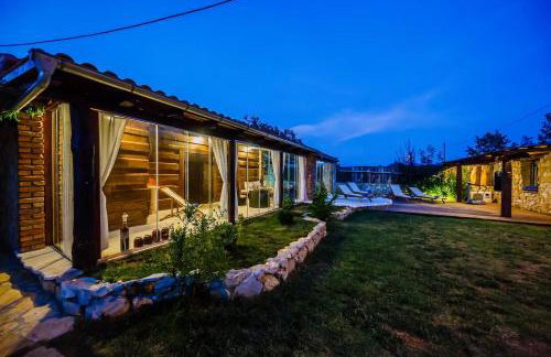 Rustic villa Radosic with indoor pool - Foto 45