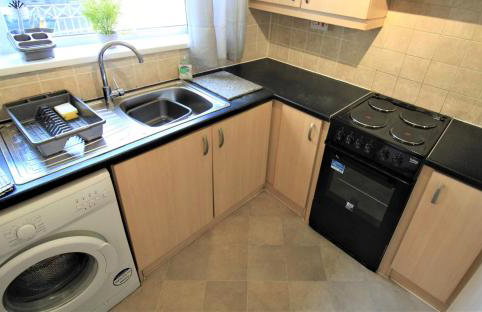 St James House - Charming 3 bed, 2 bathrooms, driveway parking, close to town centre - Photo 33