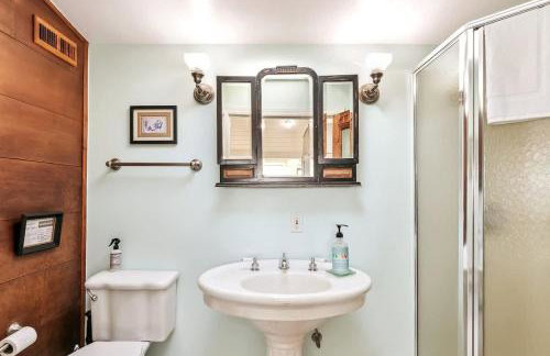 Charming Beach Cottage with Ocean Views & Sauna - Foto 24