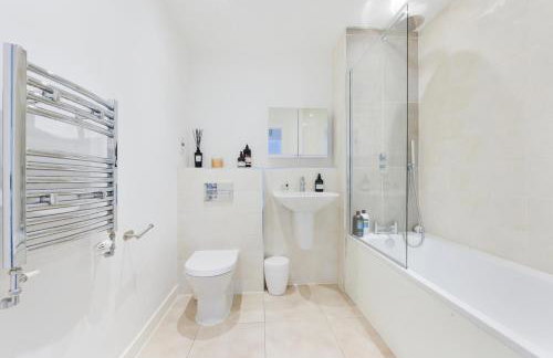 Canary Cityscape- stylish 3 bedroom apartment - Foto 12