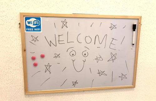 Cosy Wirral home near Liverpool with Free Parking! - Photo 34