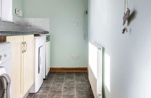 Spacious holiday home with stunning sea views - Photo 19