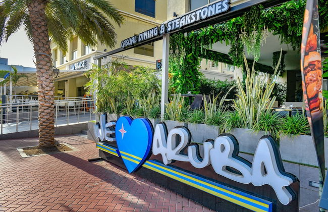 Luxury 2-bedroom Condo Right on the Strip in Palm Beach - Foto 45