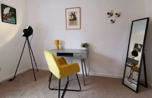 4 bedroom family home on Piccadilly line - Foto 2