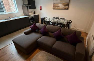 City Centre 4 Bedroom Apartment with Terrace Sleeps 10 by StaySavvy Accommodation - Foto 2
