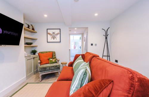Foden's House by YourStays - 2 Bedroom Cottage in Sandbach with gorgeous dining room extension, High end finish - Foto 2
