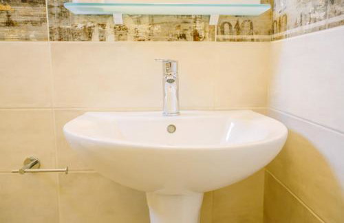 KELLY APARTMENTS - Photo 21