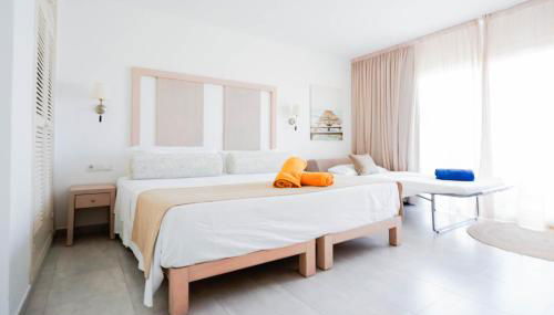 Apartamentos Es Caló - Photo 2