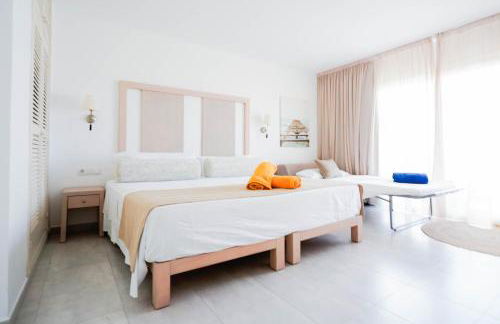 Apartamentos Es Caló - Photo 2