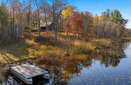 The Log Haus, a newly renovated lakefront cabin close to the trails - Foto 34