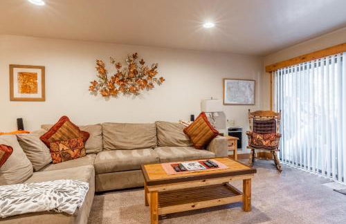 New Listing Updated 1 bedrm 1 bath Summit H Building #95 condo Just steps to Eagle Lodge sleeps 4 - Foto 3