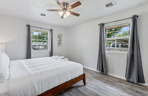 5BR Home Large Backyard Group-Friendly #12 - Foto 27