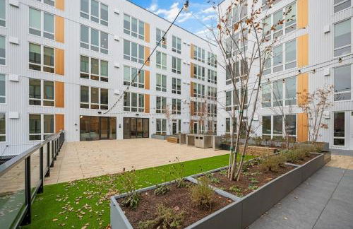 Comfy 1BD1BA Riverside Apt W QueenBdLaundryTV - Foto 28