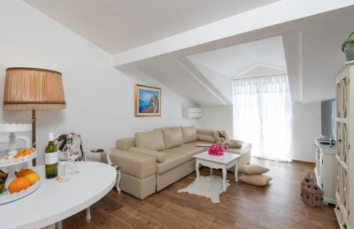 Top of the Hills Apartments LLR - Photo 8