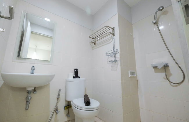 2BR with Sofa Bed Cervino Tebet Apartment - Foto 27