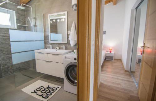 Village holiday apartman with heated pool Maslina - Photo 33