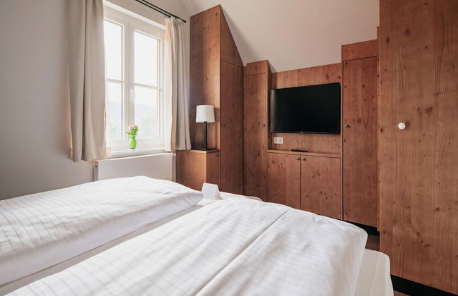 Semi-detached Houses, Turf House - Photo 7