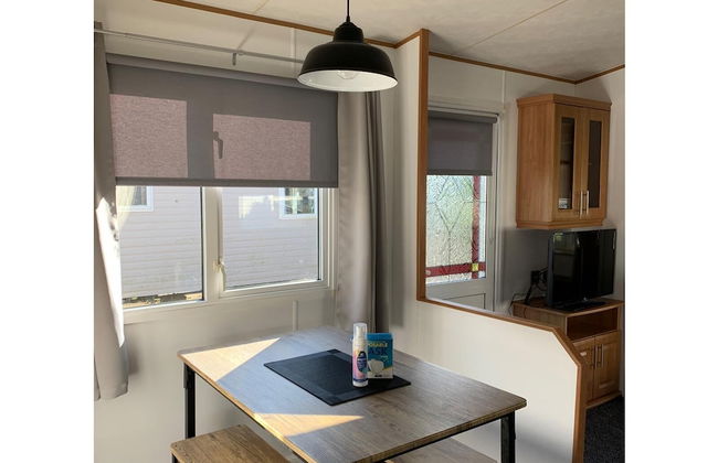 Beautiful 3-bed Caravan on Holiday Park - Foto 15