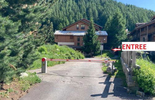 Appartement Duplex Rénové: 3 Pièces, 40m², Parking, Proche Centre Val d'Isère - FR-1-567-96 - Foto 2