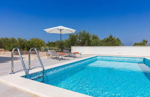 Villa Dubrava Peaceful Getaway in an Olive Grove with Heated Pool - Foto 25
