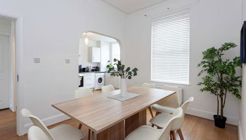 Spacious Comfortable house close to Etihad+parking - Foto 5