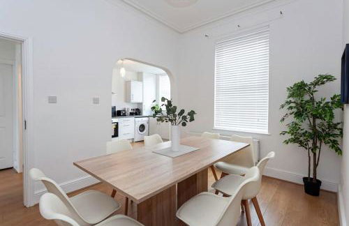 Spacious Comfortable house close to Etihad+parking - Foto 5