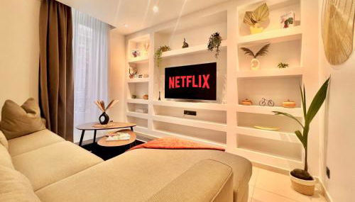 LIBERATION CENTER - PRIVATE Balcony - 24&7 RECEPTION - LUGGAGE STORAGE - Foto 4