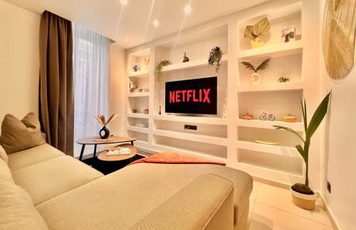 LIBERATION CENTER - PRIVATE Balcony - 24&7 RECEPTION - LUGGAGE STORAGE - Foto 4